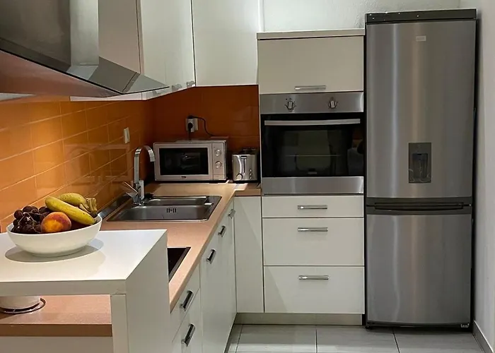 George Apartment, Renovated 2024, Downtown